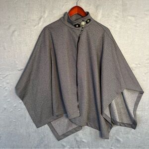 Anne Klein Women’s Size Medium Herringbone Poncho Cape Gold Lion Button Collar